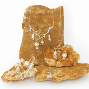 طقم جُلّنار – حكاية من الأرض والفضة